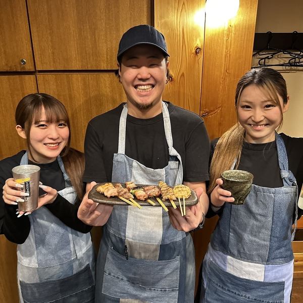 アットホームな店内や接客でお出迎えします！明るいお店で楽しい宴会にご利用ください！テーブル席やカウンター席も多数ご用意しておりますので、少人数でのお食事から10名以上の宴会もOK♪