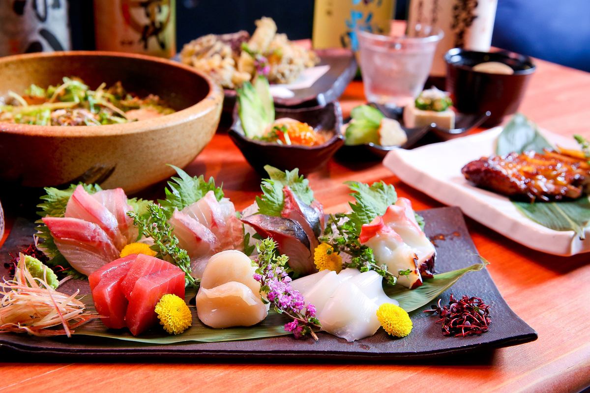 Please enjoy creative cuisine of Shishu Chicken and fresh seafood, seasonal ingredients.