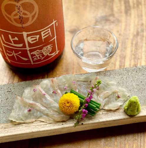 Seasonal fresh seafood and sake throughout the country