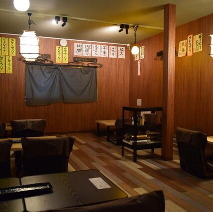 靴を脱いでゆったりと寛げるお座敷席は、最大30名様までご利用可能◎広々とした空間は、会社の歓送迎会や忘年会などの大宴会はもちろん、地域のお集まりやご親戚同士の食事会にもぴったり♪周りを気にせず盛り上がれる貸切利用も承っています。アットホームな雰囲気の中で、団らんのひとときをお過ごしください。