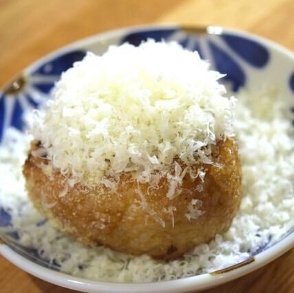 焼きおにぎりチーズまみれ