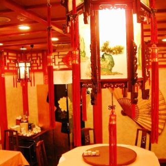 [Chinese private room] Atmosphere with Chinese lanterns...