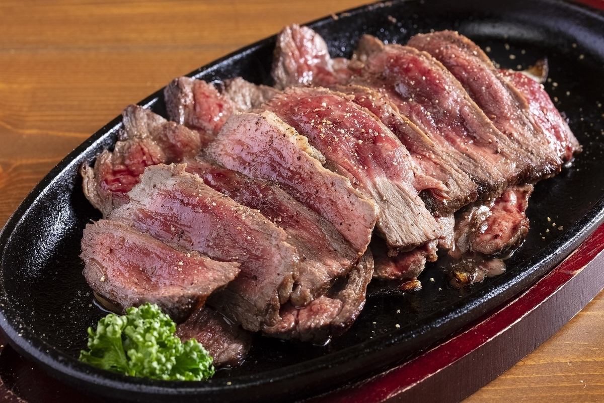 在宴會上很受歡迎的使用國產牛肉的「牛肉套餐」5,000日圓～