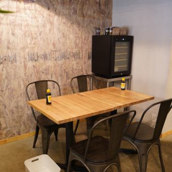 4名様テーブルは女子会にも◎こだわりがつまった中華料理と種類豊富なお酒は楽しいおしゃべりにより一層花を咲かせます♪女性も嬉しいカクテルやチャイナカクテルも多数ご用意しております！