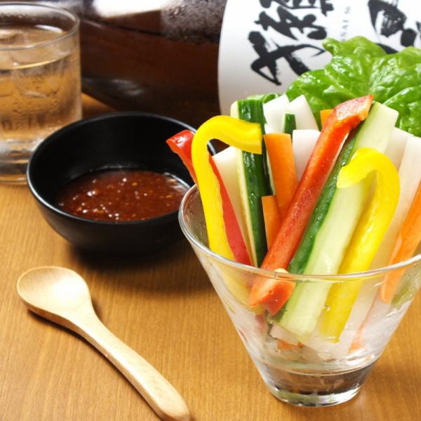 パリパリの食感がたまらない♪『名物！七つ星パリパリサラダ』