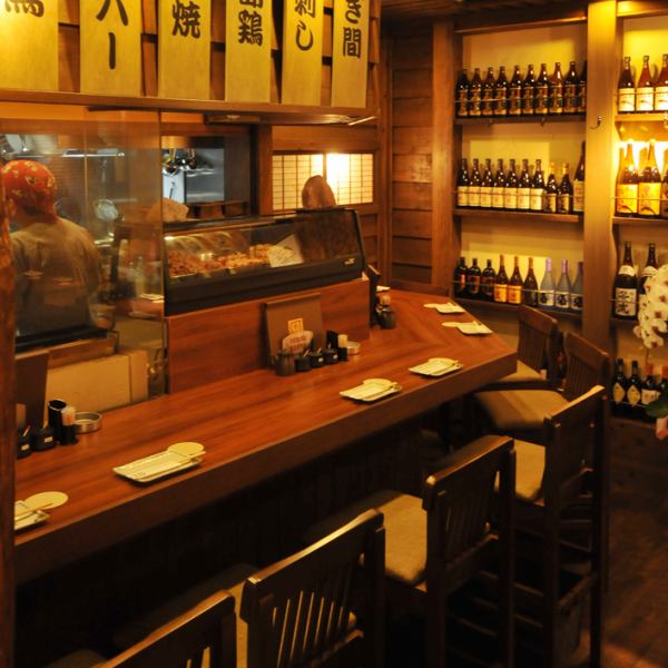 The inside of the store feels the warmth of wood.The counter is popular with couples! Enjoy a wide variety of sake while picking up delicious yakitori ♪