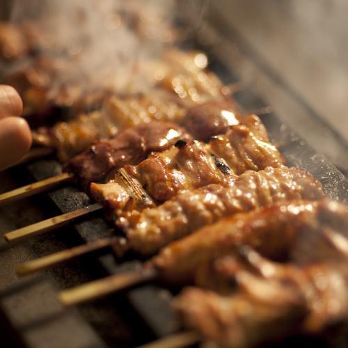 I definitely want you to eat yakitori, which is carefully prepared one by one every day !!