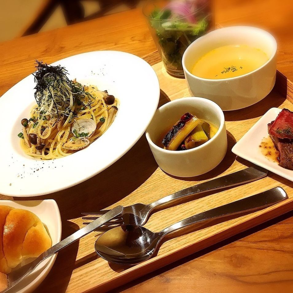 Daily pasta and fluffy hamburger are popular lunch menus ♪
