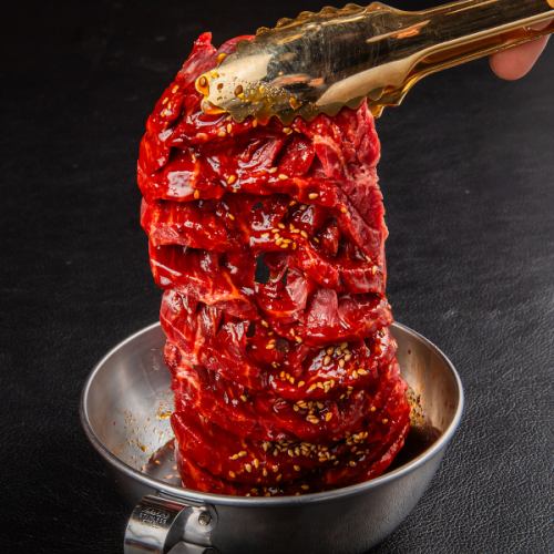 厚切りのお肉だけでなく、単品料理もおすすめ◎特におすすめなのが、『壺漬けBBQデカハラミ』