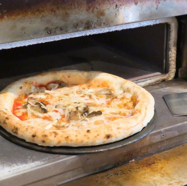 新鲜出炉、烤炉烤制的正宗PIZZA以优惠价格提供！还提供饮料◎