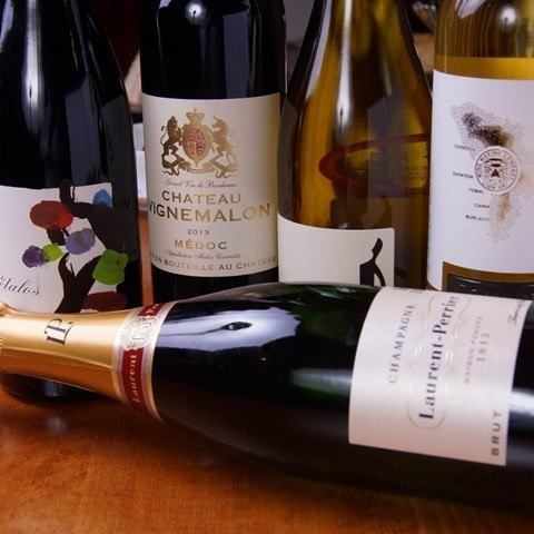 Wine from all over the world carefully selected by French chef ★