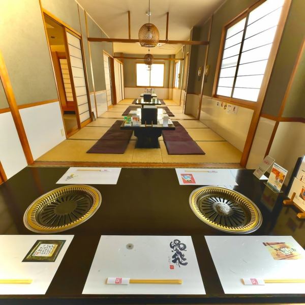 【大座敷完備】団体様でのご宴会なら当店の大座敷へ是非どうぞ！ゆったりと足を伸ばしてくつろげる広々としたお座敷空間は、大人数でワイワイ楽しむ焼肉宴会に最適です。歓送迎会や同窓会、打ち上げなど、皆様で鉄板を囲んで絶品飛騨牛やこだわりのカスタマイズコースを心ゆくまでご堪能ください。