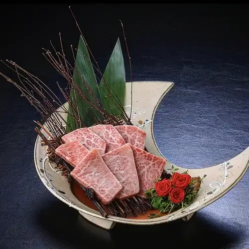 飛騨牛トモサンカク(ヒウチ)