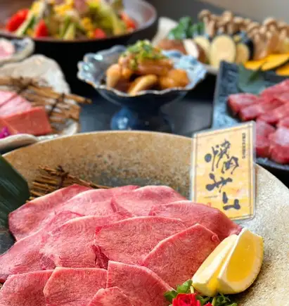 王道の大皿焼肉盛り合わせ＜全8品＞6000円(税込)