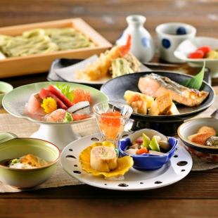 拼盘【时令宴会套餐】生鱼片、烧烤、荠荞麦面等8道菜品5,500日元
