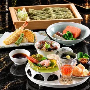 【限时怀石料理菜单，供应时间：11:00 至 17:00】午餐怀石料理：4000日元