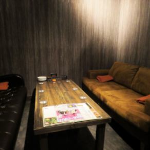 【3階・ソファーVIP個室】4～6名様対応の特別個室。大人な雰囲気のソファ席で特別な雰囲気のなか、お肉を楽しむのも格別です。