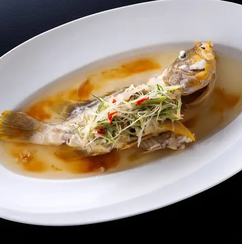 季節の鮮魚　ねぎしょうが香り蒸し