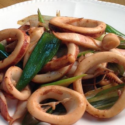 Grilled squid and green onions