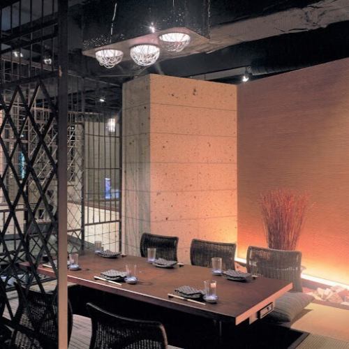 Enjoy the slow passage of time in a Japanese-style private room.