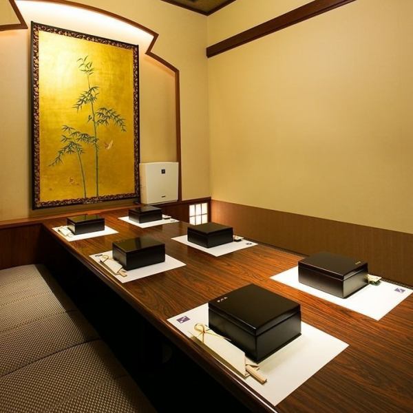 [Can accommodate small to large groups] Private rooms are also available.The indirect lighting and Japanese decorations create a sophisticated, adult space! The room has a door so you can enjoy yourself without worrying about the people around you! Please come and relax and unwind at our restaurant.