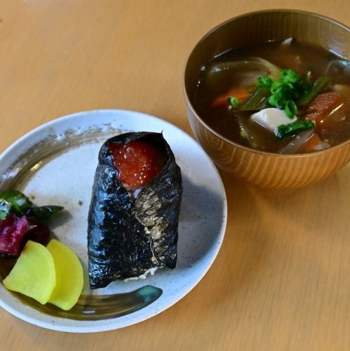 おにぎりと豚汁セット