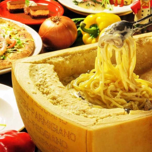 帕玛森芝士（Parmigiano Reggiano）制成的浓郁奶酪意大利面