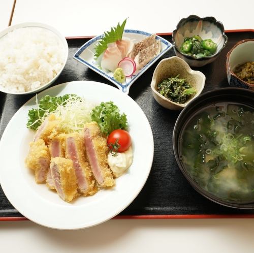 【旨み凝縮!とろける絶品】漁師のレアカツ定食♪