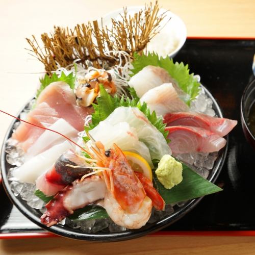 海鮮が目白押しのボリューム満点定食!