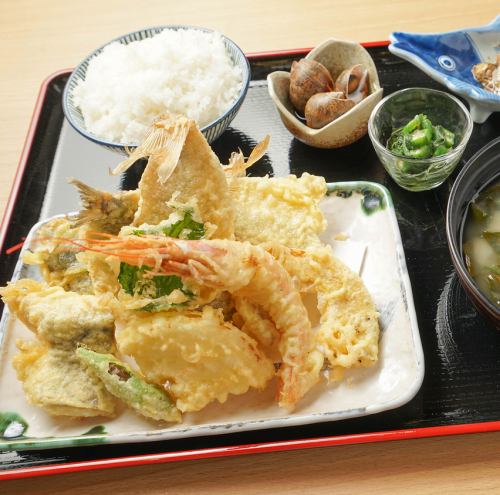 海と山のドカ盛り天ぷら定食
