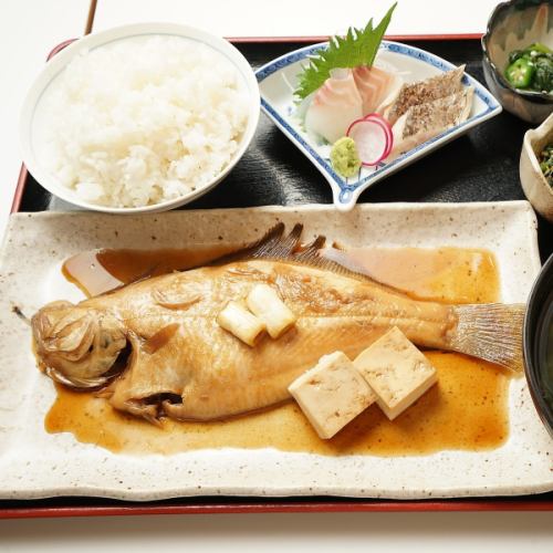 【旬の海鮮を贅沢に楽しめるラインナップ】