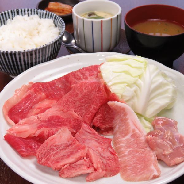 [Lunch] <Plum set meal> A set meal that you can bake yourself.One refill of rice and miso soup per person is allowed.1100 yen (tax included)