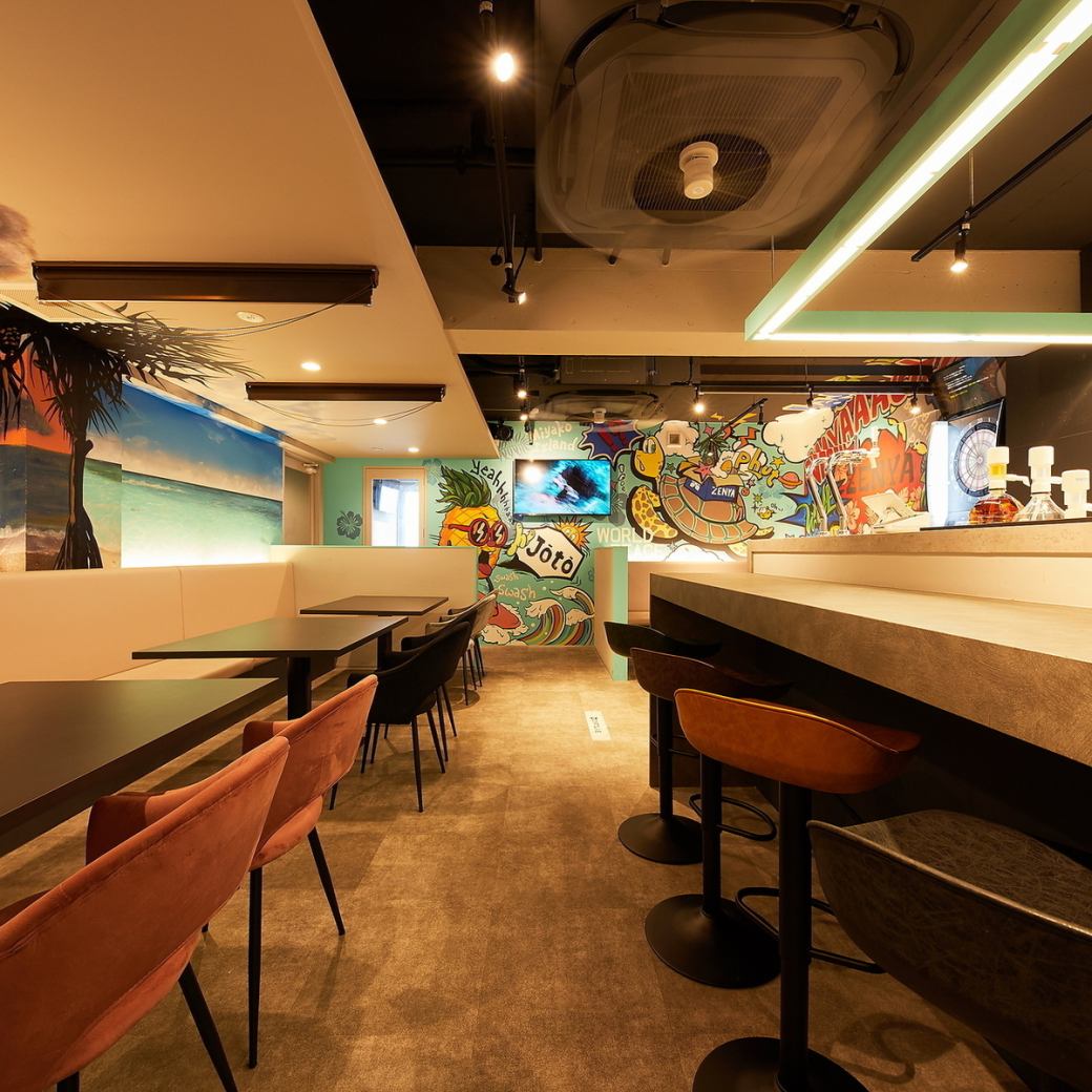 A shabu-shabu restaurant from 17:00 and a bar from 23:00.