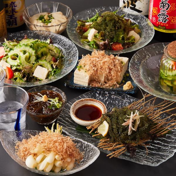 海葡萄、島樂魚、吉見豆腐等沖繩料理也很豐富。