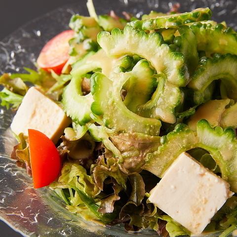 We also offer salads using bitter gourd and island tofu.