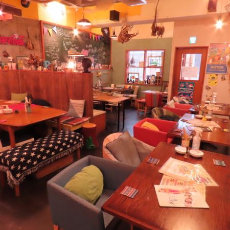 For a drinking party of 8 to 10 people.You can enjoy chatting around a large table♪[Shizuoka/Girls' night out/Anniversary/Izakaya/Banquet/All-you-can-drink/Sake/Meat/Cheese/Company banquet/Girls' night out/Second party/Birthday/Saku drinking]