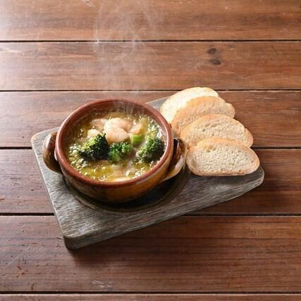 海老とブロッコリーのアヒージョ