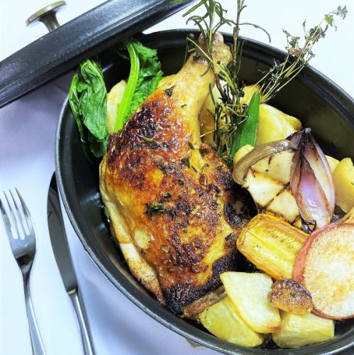 Party Menuのおすすめ・皮もぱりぱりのハーブが効いた鶏のコンフィ