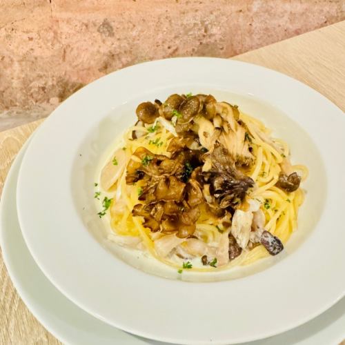 ◆ Mushroom Cream Pasta - たっぷりキノコのクリームパスタ - 