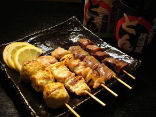【2小時無限暢飲】串燒套餐（共15道菜），對於想吃大量烤雞肉串並舉辦派對的人來說很受歡迎。