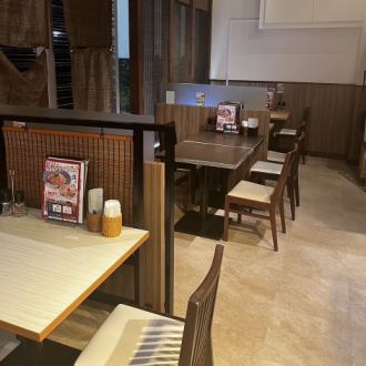 4名掛けテーブル席【モゾ/mozo/上小田井/名古屋/中華/宴会/ランチ/昼飲み/女子会/忘年会/居酒屋】