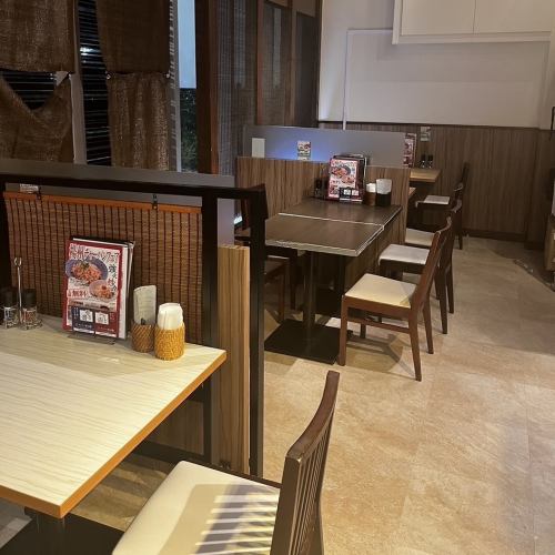 4名掛けテーブル席【モゾ/mozo/上小田井/名古屋/中華/宴会/ランチ/昼飲み/女子会/忘年会/居酒屋】