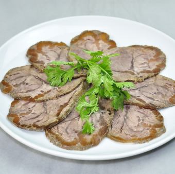 牛肉の醤油煮込み/太春雨の五色黒酢和え