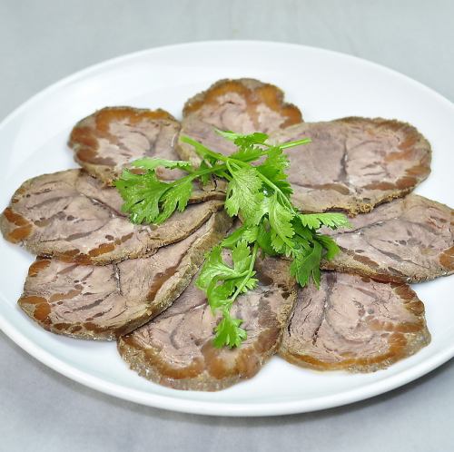 牛肉の醤油煮込み/太春雨の五色黒酢和え