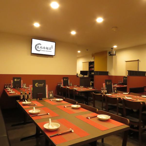 최대 82명까지의 대규모 전세 연회에 대응 가능합니다!넓은 공간에서, 회사의 송년회나 환송 영회 등의 대인원의 연회도 받습니다.물론, 평상시 사용의 바삭한 음료나 식사에도 최적.용도를 가리지 않는 편리한 장점이 매력입니다.부담없이 상담해주십시오.