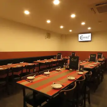 테이블석은 4인용, 6인용으로 있으므로 가족이나 동료 내에서의 부담없는 식사나 회식에 최적◎또 1인도 대환영입니다!인원수에 맞추어 안내하므로 부담없이 말씀해 주세요♪
