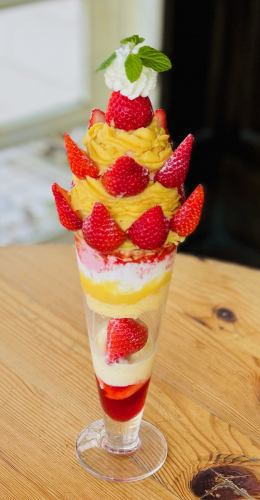 [Limited time only (until late May 2024)] Big impact!! Fresh strawberry and fresh sweet potato parfait★