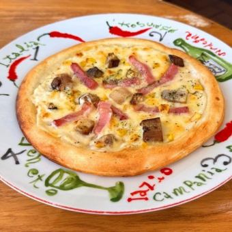 ポルチーニと角切りベーコンピザ