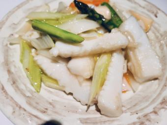 Stir-fried squid and celery