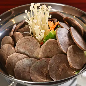【2時間飲み放題付き】贅沢コース◆すね肉スユク鍋やキムチチャーハン含む全8品6000円(税込)